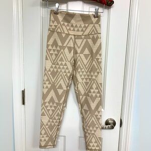 🎉Cute Aztec inspired yoga pants by Aerie. Size XS/S